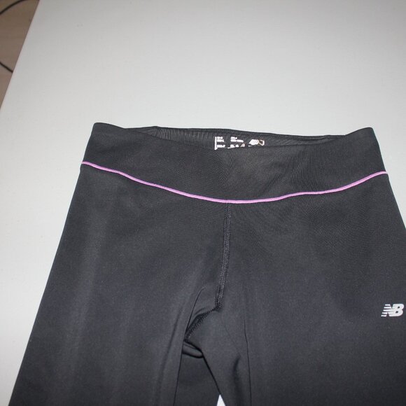 Black New Balance Athletic Capris Size Medium - Picture 2 of 5